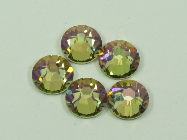 18 pcs. 30ss GREEN LUMINOUS FLAT BACK European Rhinestones